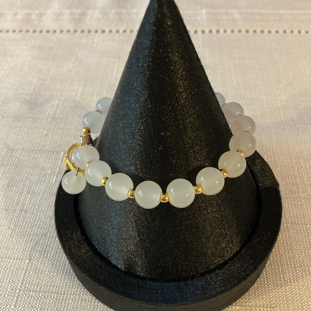 White Glass Beaded Gold Tone Charm Stretch Bracelet - Picture 2 of 5